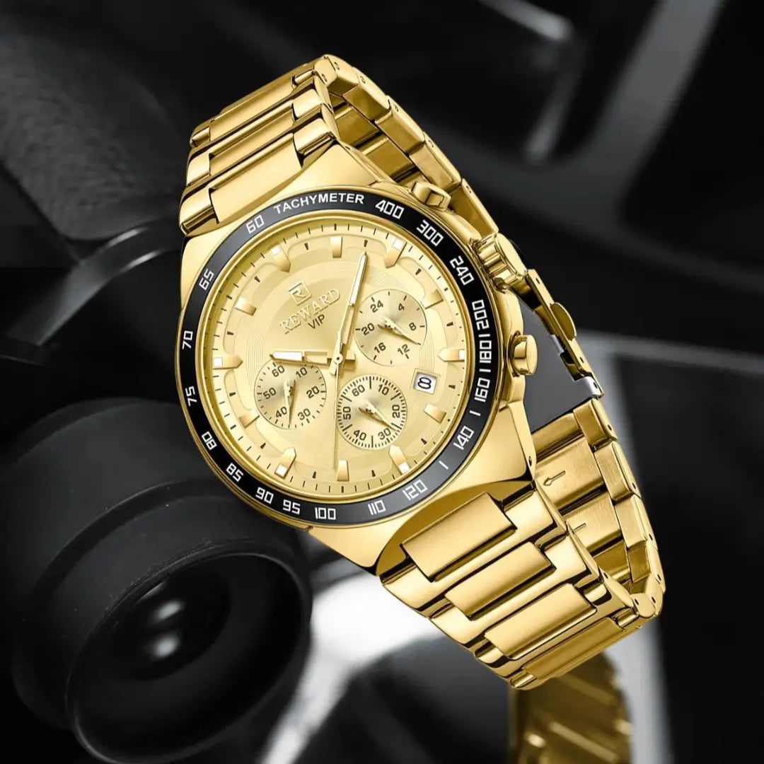 relogio masculino reward vip magnus dourado destacando seu cronógrafo e pulseira semelhantes ao ouro.