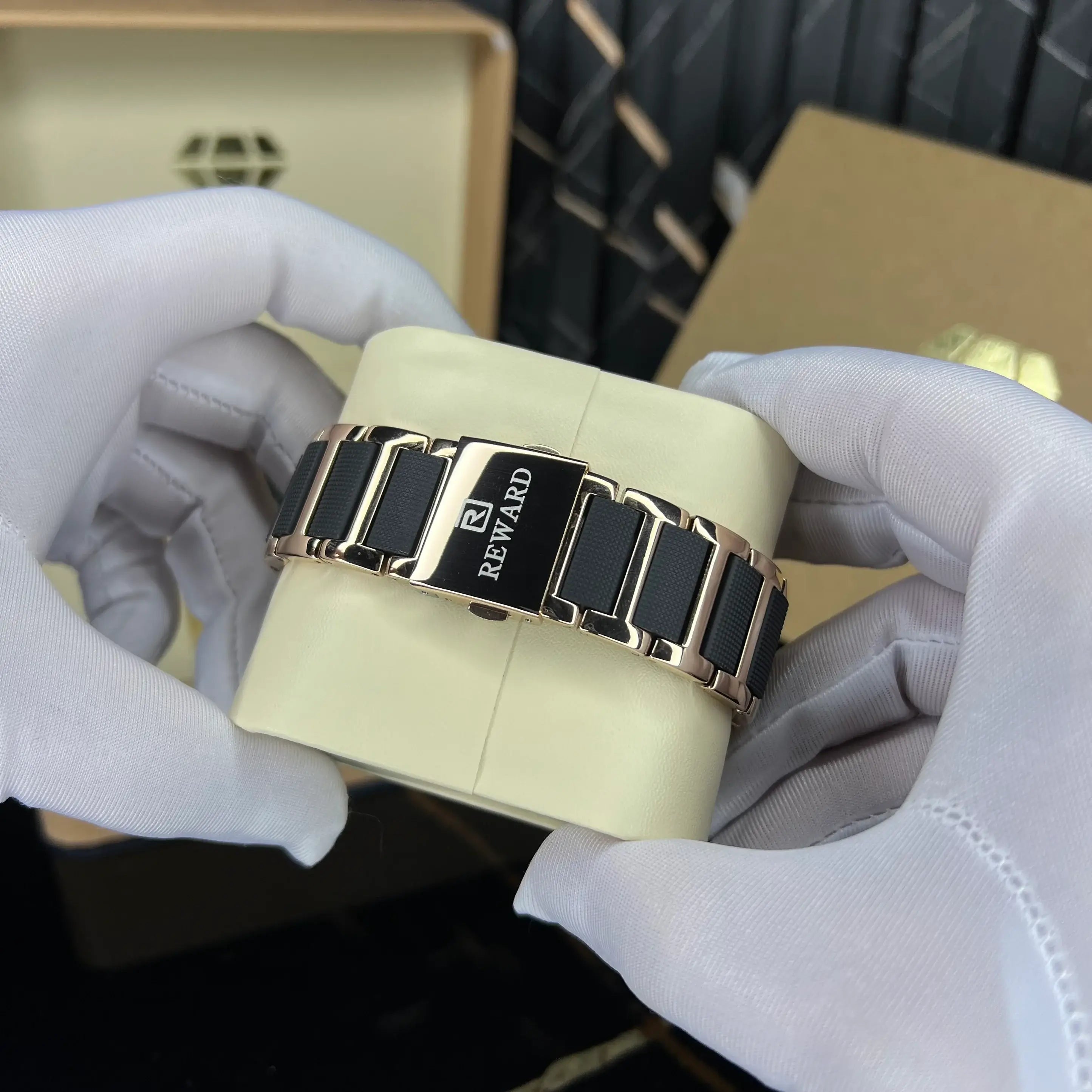 Pulseira em aço rose com o centro em borracha do relógio casual masculino esportivo Cronos Gold