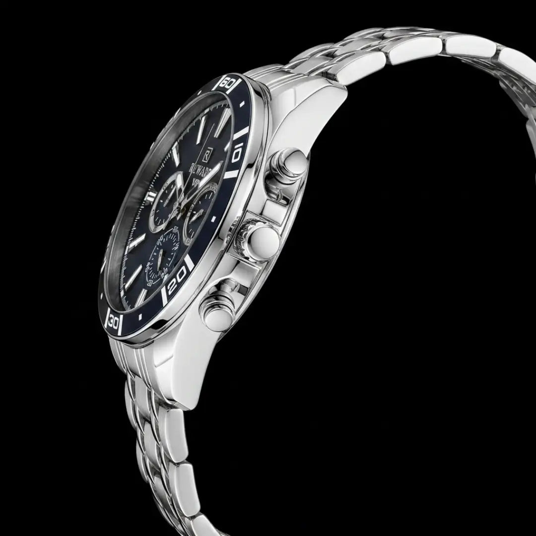 Relógio casual masculino prata Reward VIP Essence 44mm visto em ângulo lateral