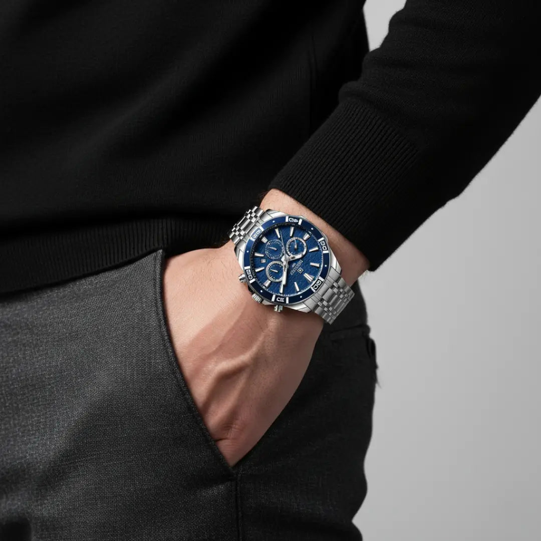 Relógio casual masculino prata Reward VIP Essence 44mm visto sob o pulso