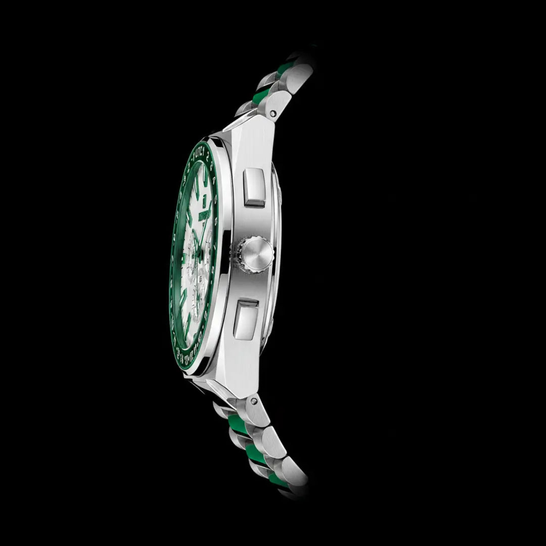 Relógio casual masculino prata Navigator Master 44mm bisel verde visto da lateral da caixa