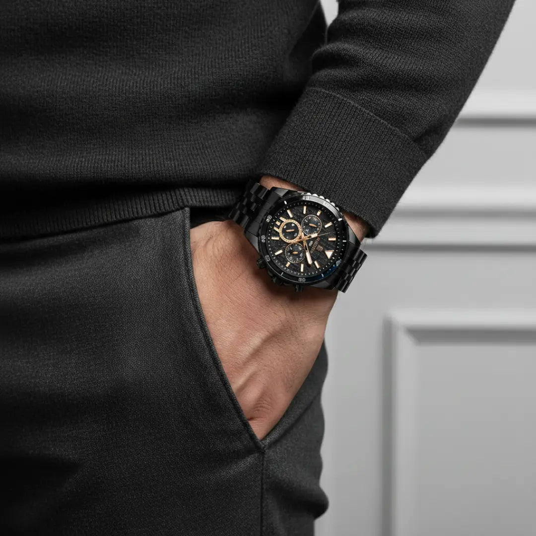 Relógio casual masculino preto Reward VIP Essence 45 mm canelado visto sob o pulso