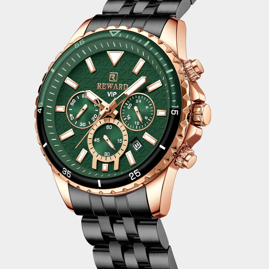 Relógio casual masculino preto com mostrador verde e bisel canelado Reward VIP Essence 45mm visto em ângulo de 3/4