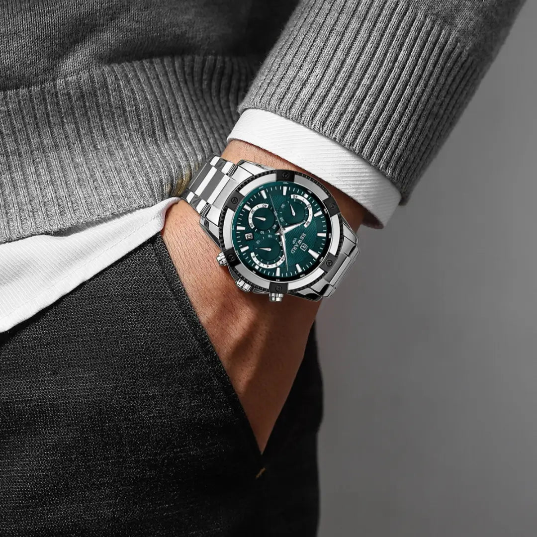 Relógio casual masculino prata com mostrador verde Reward VIP Vanguard visto no pulso, com mostrador moderno e pulseira elegante.