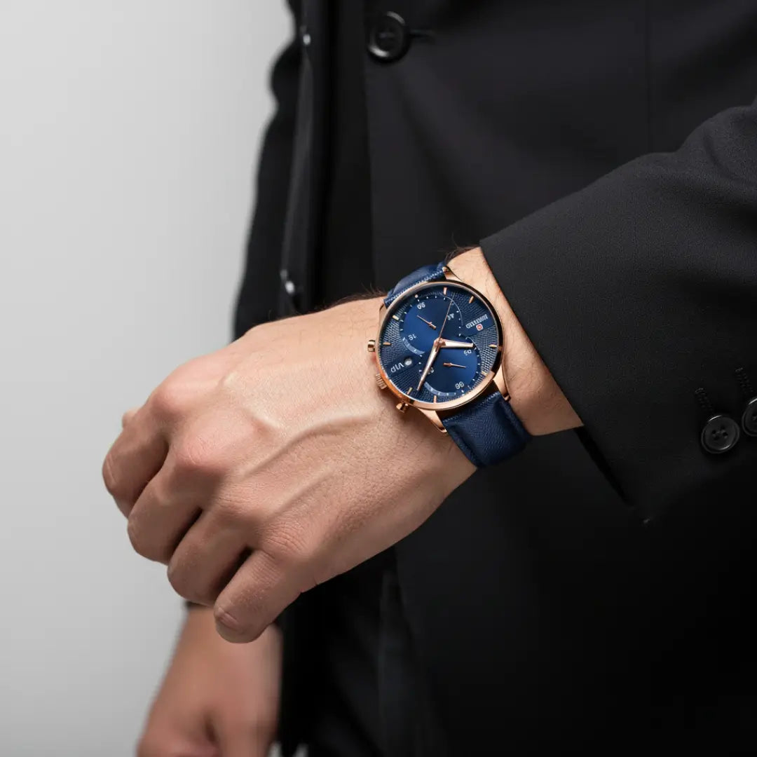 Relógio clássico masculino com pulseira de couro Linéar Blue no pulso