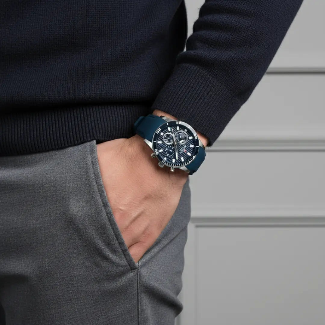 Relógio esportivo masculino azul Reward VIP Aurion Sport 44mm com pulseira de borracha sob o pulso