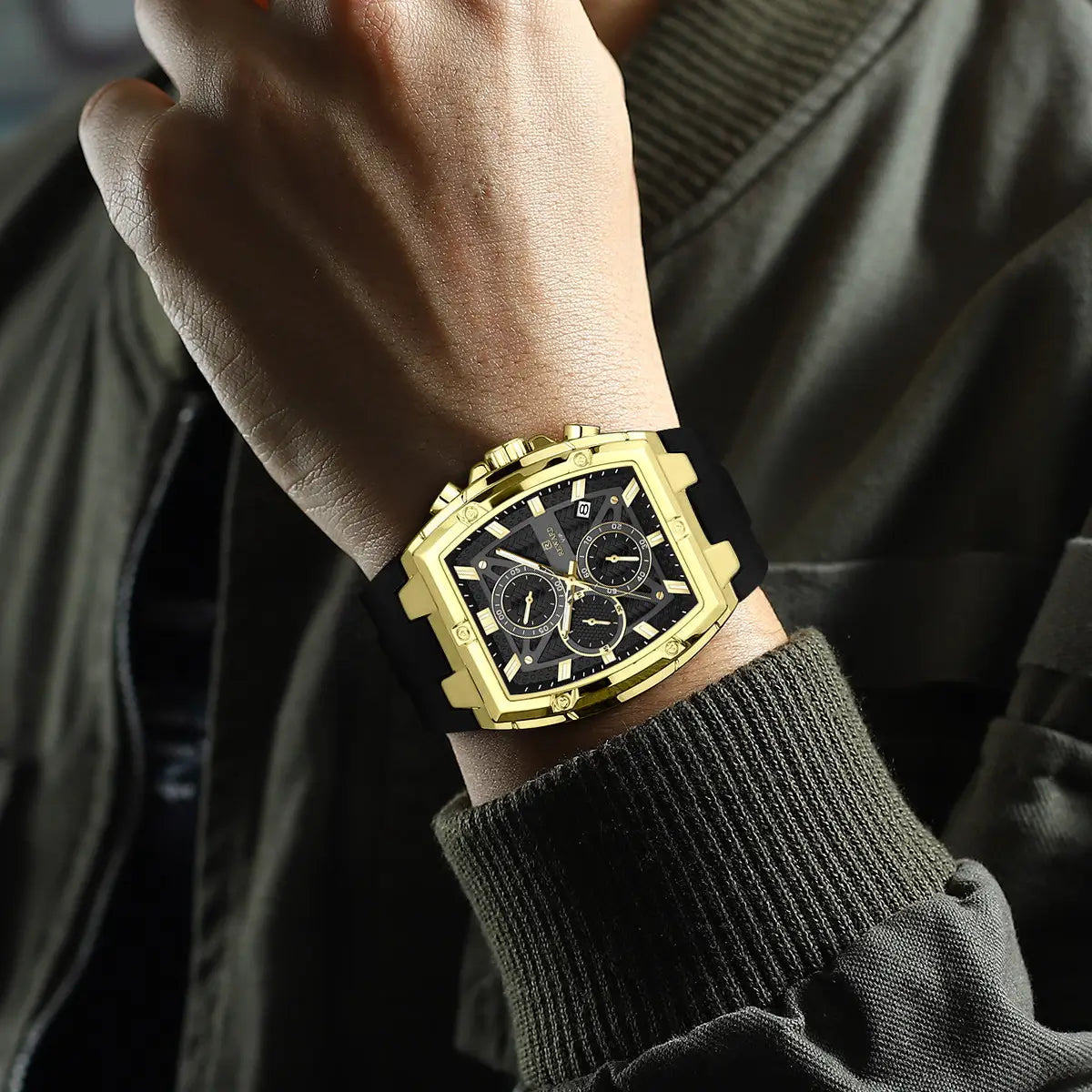 Relógio esportivo masculino dourado Reward VIP GrandMaster no pulso com vista de frente