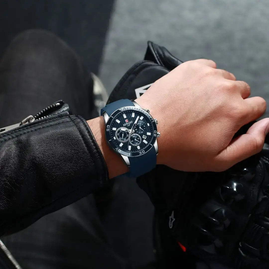 Relógio masculino azul Reward VIP Aurion no pulso com caixa robusta e pulseira esportiva, ideal para homens que buscam estilo e resistência no dia a dia