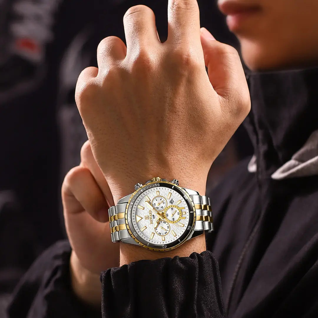 Relógio masculino reward vip dourado no pulso