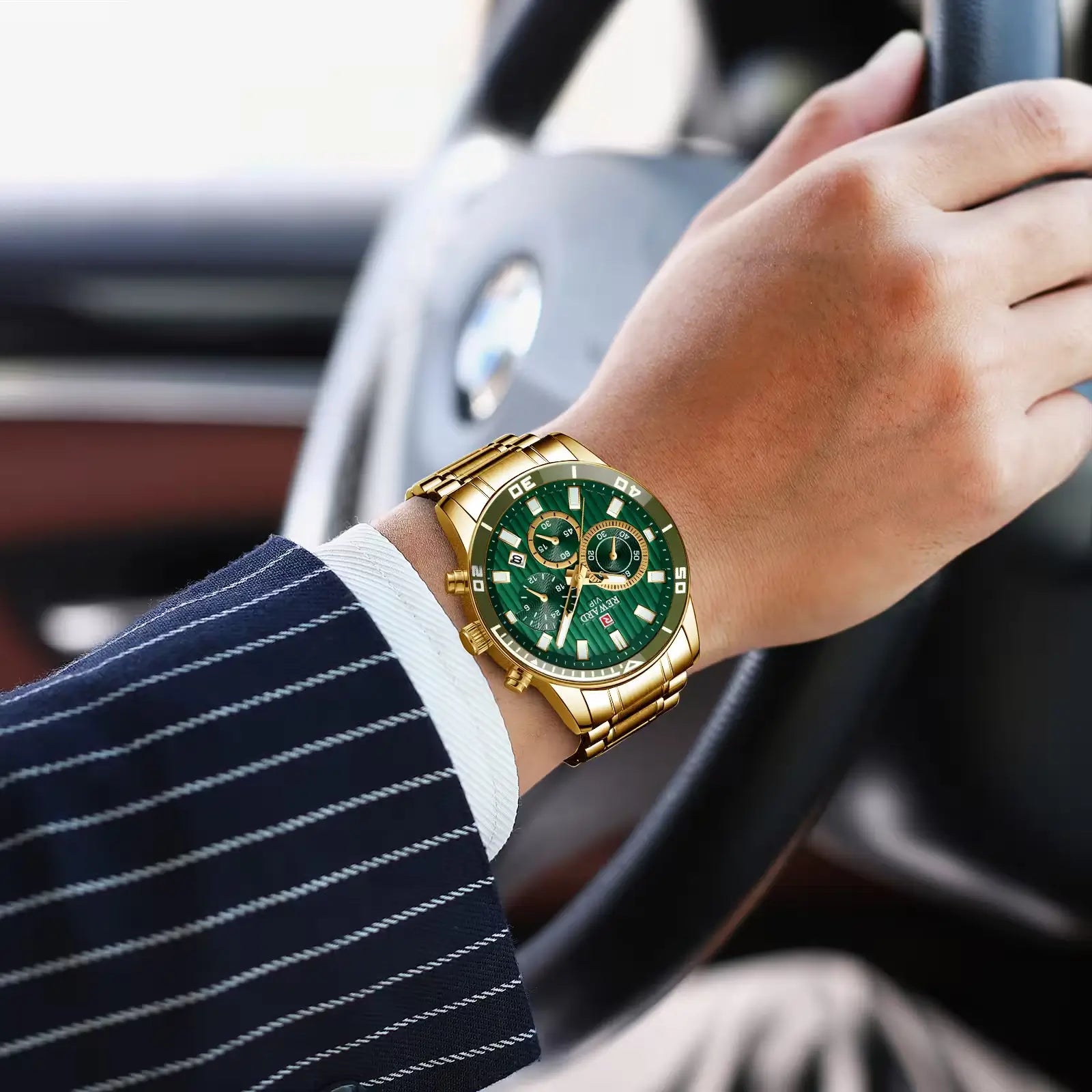 relogio-masculino-dourado-verde-no-pulso