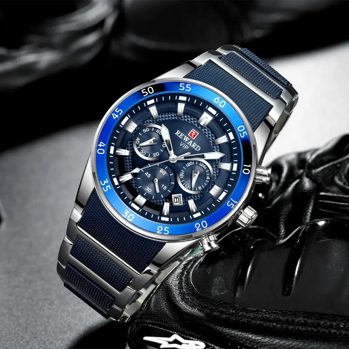 Relógio masculino esportivo azul Reward VIP Cronos Sport vista do mostrador e da pulseira em aço e silicone com sua logo Reward gravado em vermelho