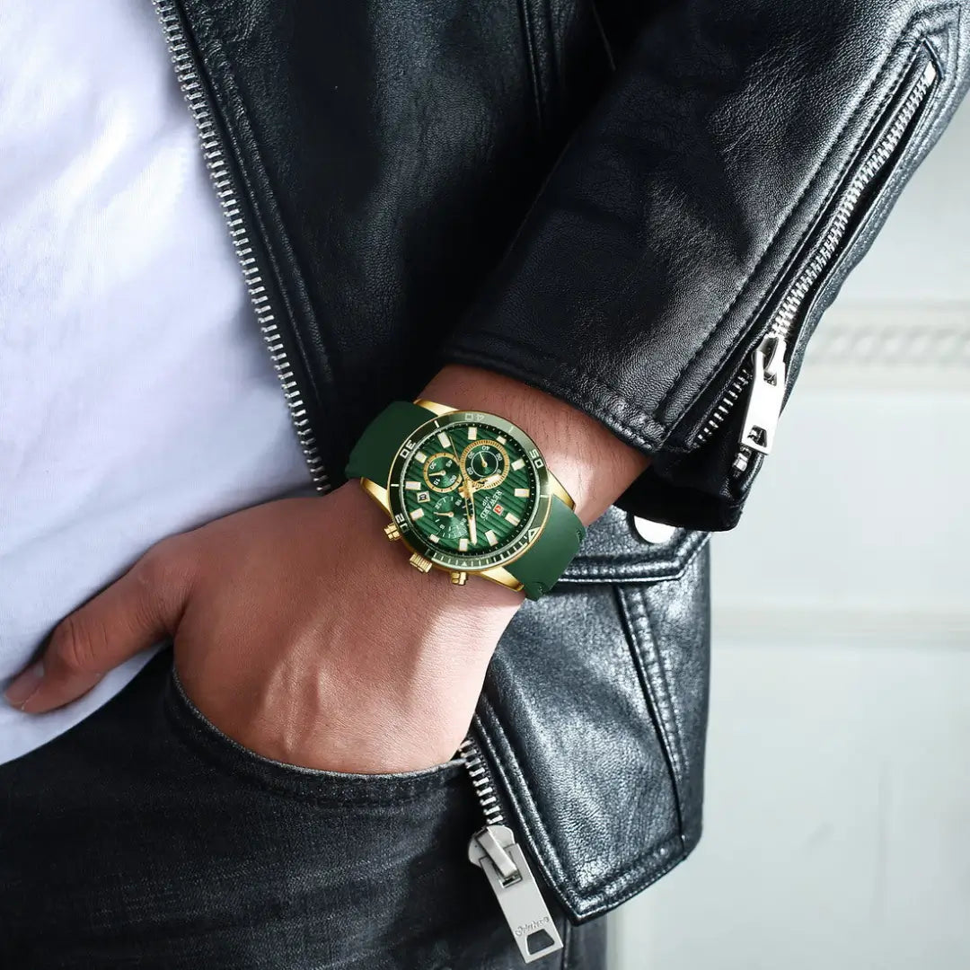 Relógio masculino esportivo verde Reward VIP Aurion usado no pulso, com caixa robusta e pulseira emborrachada, ideal para um visual arrojado e funcional no dia a dia