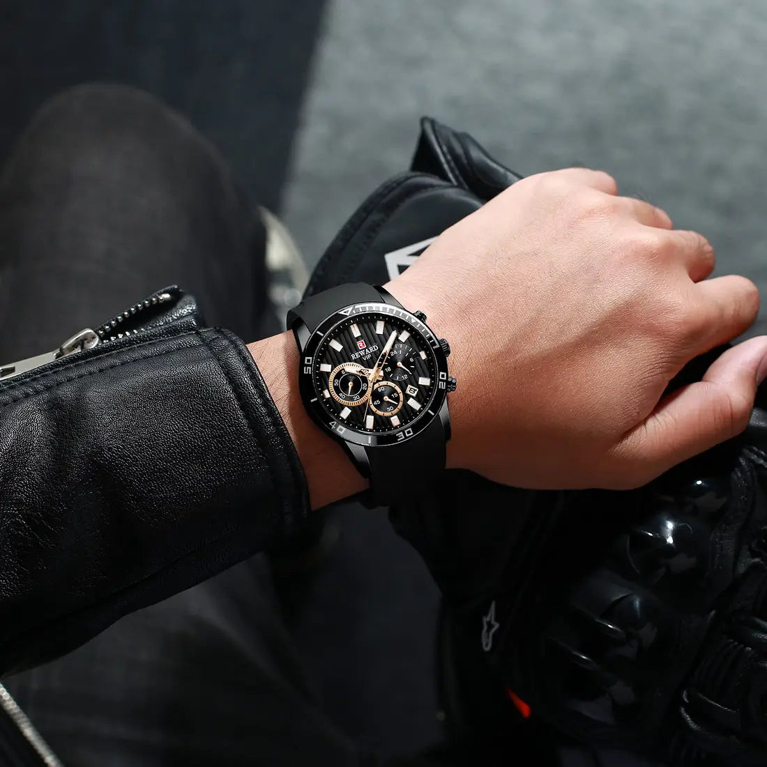 Relógio masculino preto esportivo Reward VIP Aurion no pulso, com caixa robusta e pulseira resistente, projetado para entregar estilo forte e desempenho diário com elegância atlética