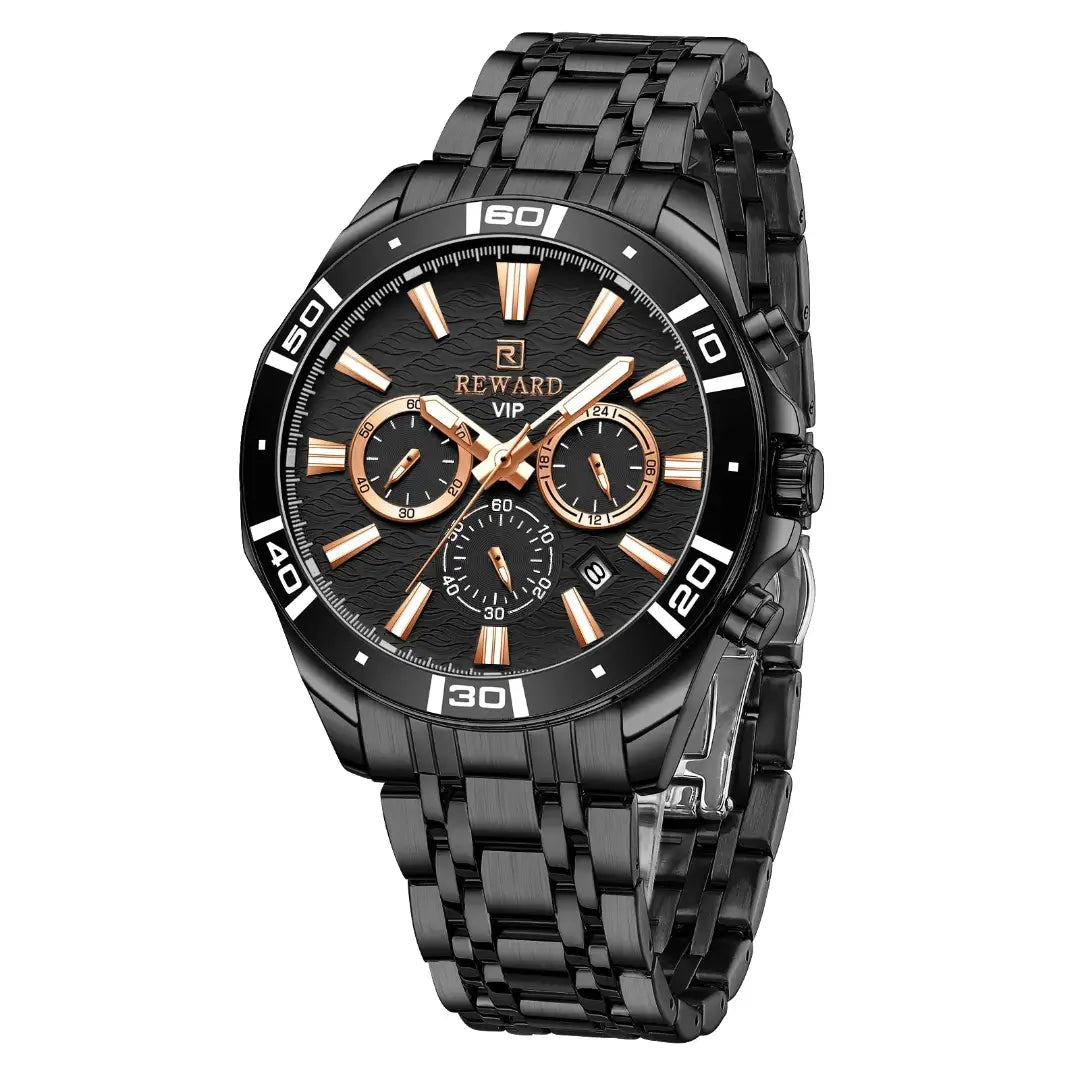 Lateral do relógio masculino preto com estilo casual Reward VIP Essence destacando seu bisel e coroa em preto profundo que contrasta com o dourado do cronógrafo