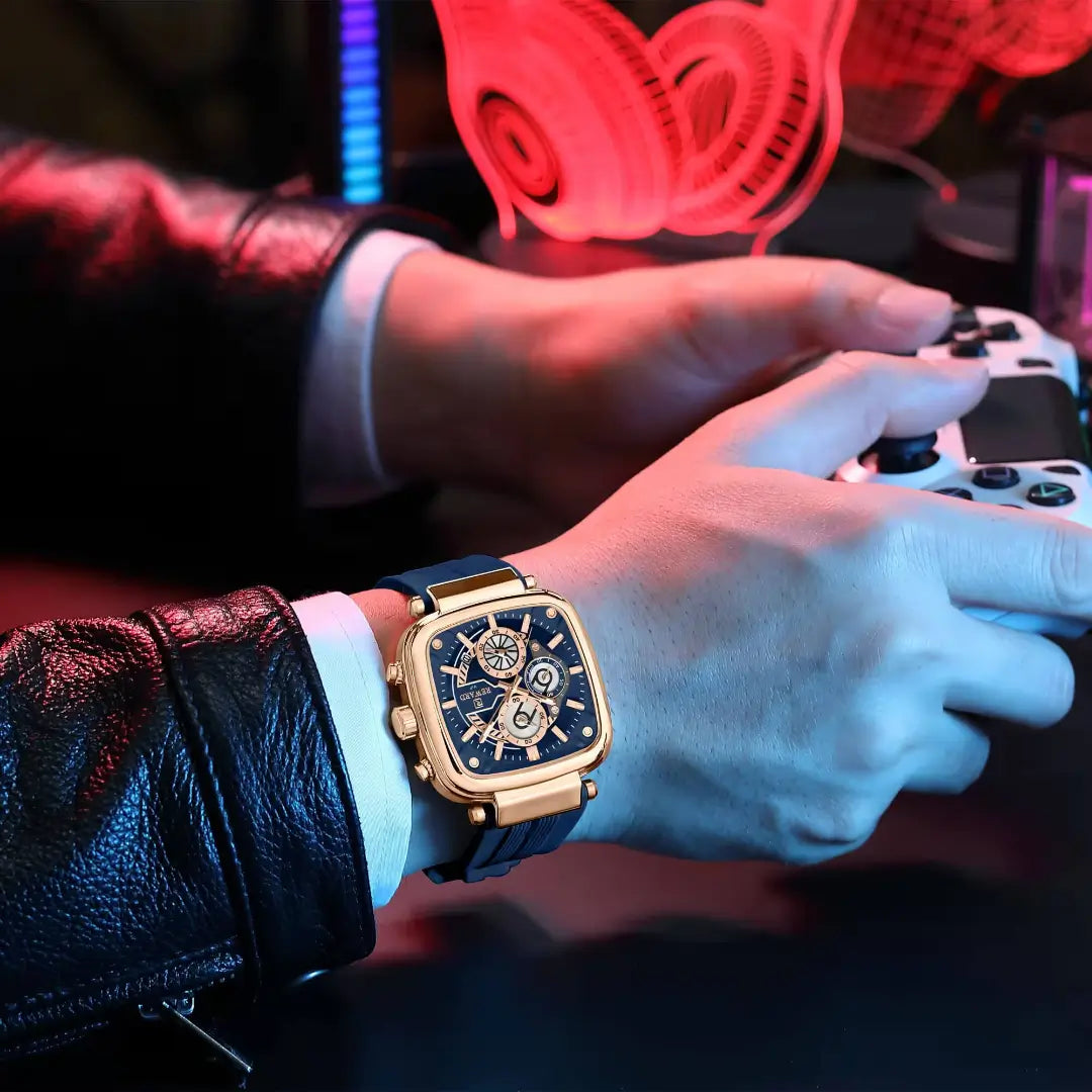 Relógio quadrado masculino azul com pulseira de silicone REWARD no pulso