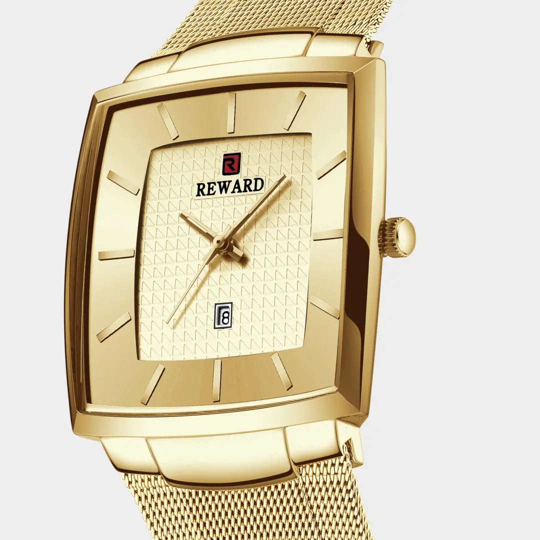 Relógio quadrado masculino dourado de perfil social Monaco Date visto em ângulo de 3/4