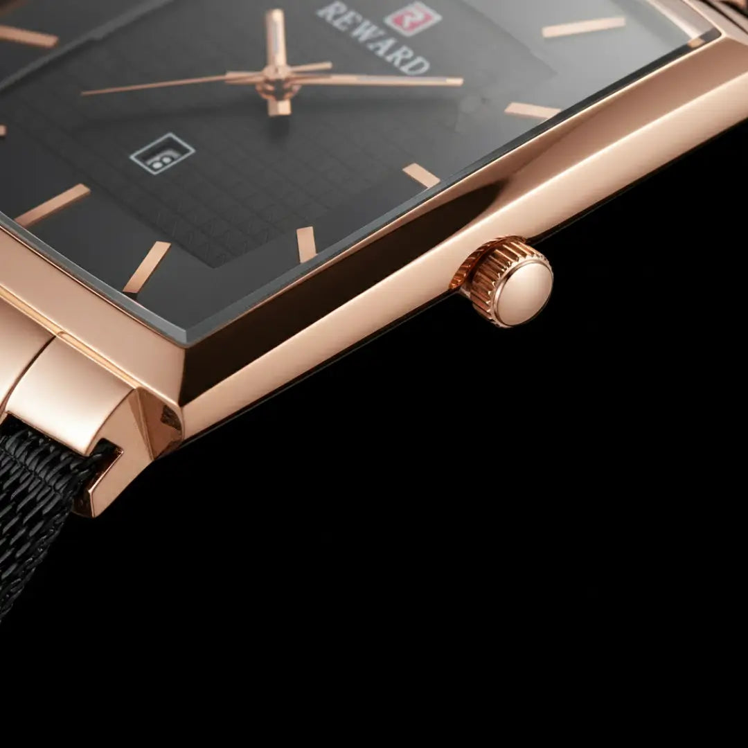 Relógio quadrado masculino de perfil social e acabamento rose gold Monaco Date 37mm com foco na coroa rose gold