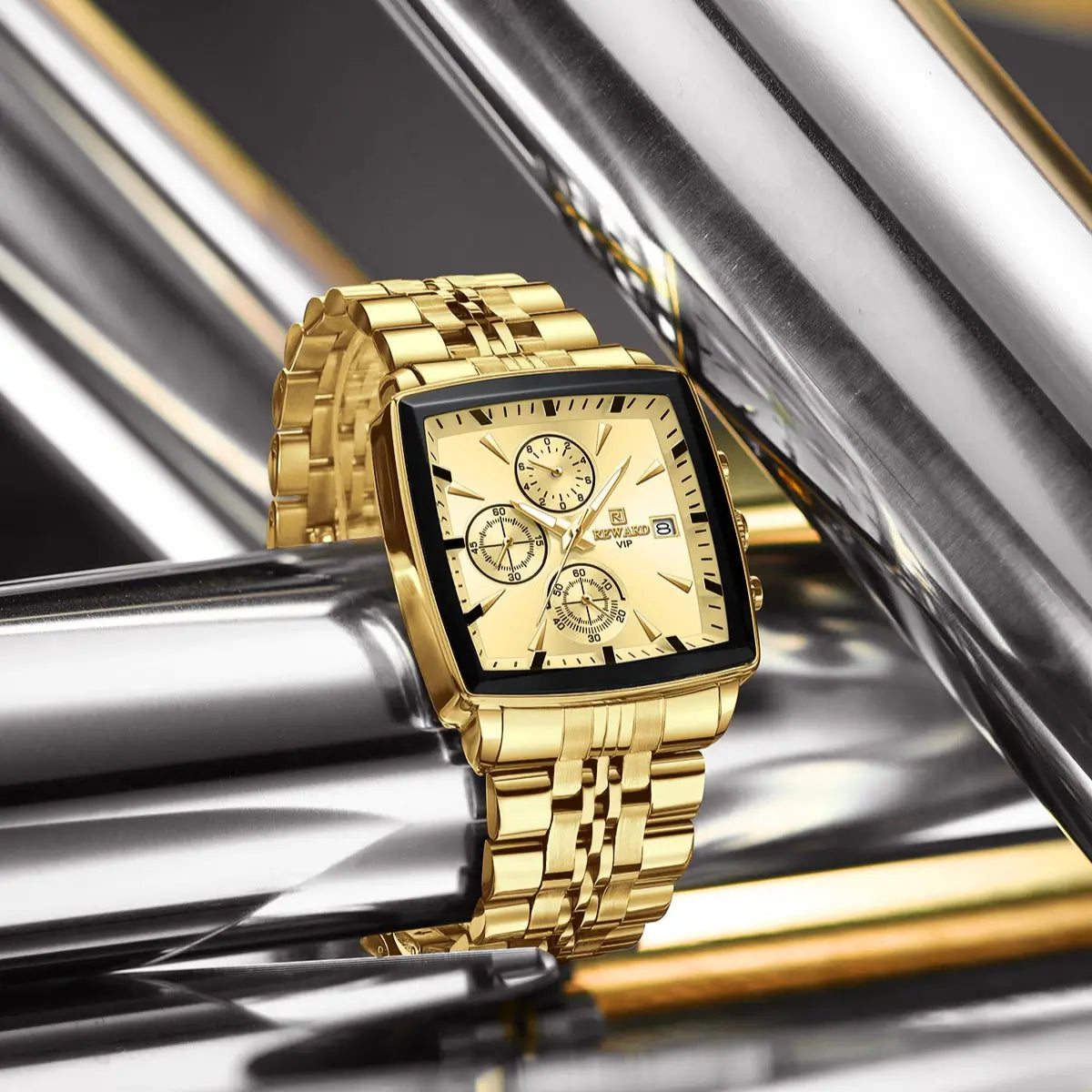 Relógio quadrado masculino Reward VIP Monaco, estilo social e design clássico, na cor dourada com vista completa do modelo