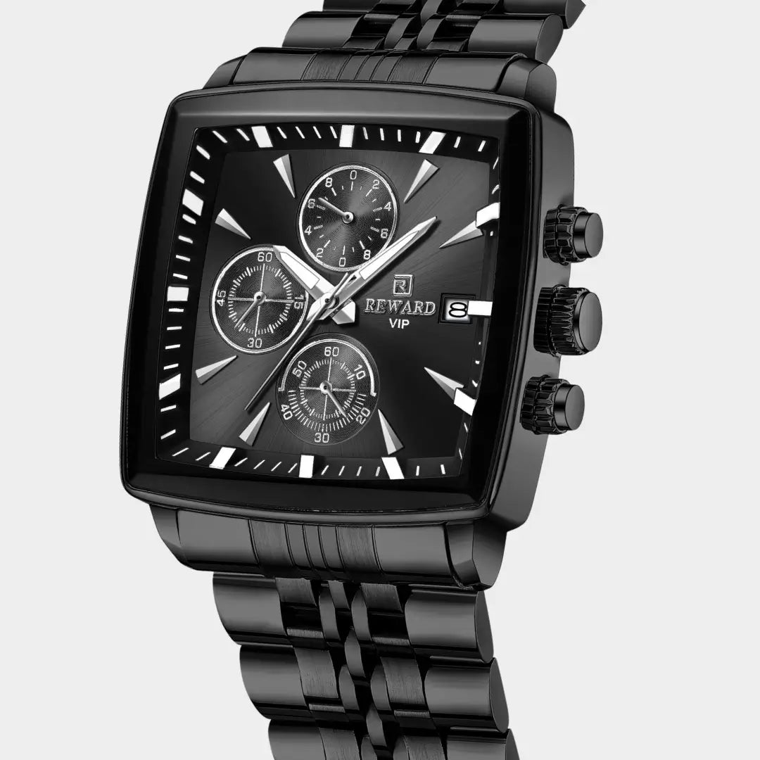Relógio quadrado masculino de perfil social preto Monaco Chronograph 40mm visto de ângulo 3/4