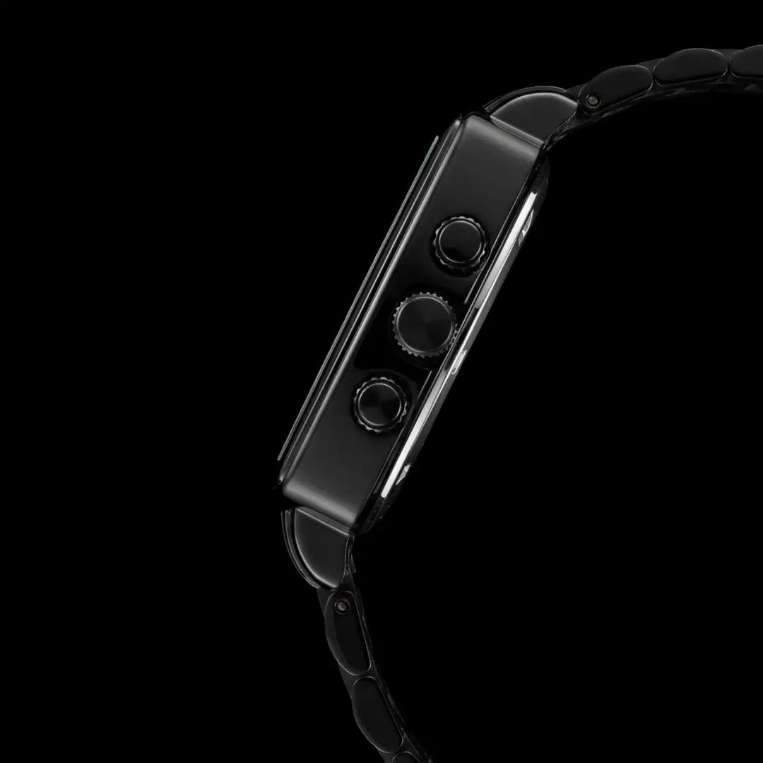 Relógio quadrado masculino de perfil social preto Monaco Chronograph 40mm visto da caixa em outro ângulo