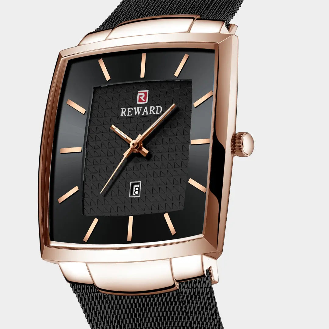Relógio quadrado masculino de perfil social e acabamento rose gold Monaco Date 37mm visto em ângulo de 3/4