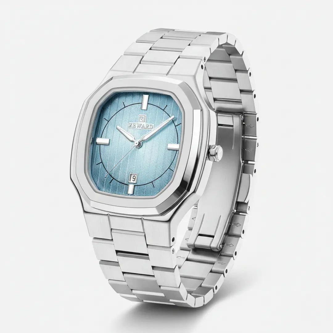 Relógio social masculino prata com caixa octogonal de 38mm em ângulo de três quartos, modelo Signature.