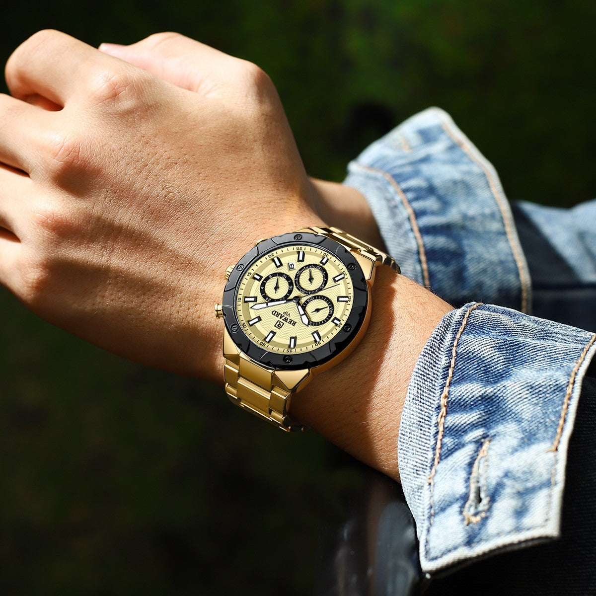 Relógio cronógrafo masculino com pulseira de aço dourado