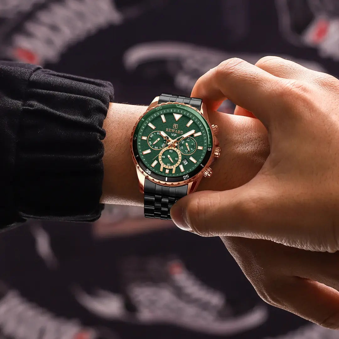 Relógio Masculino verde Reward VIP Essence no pulso