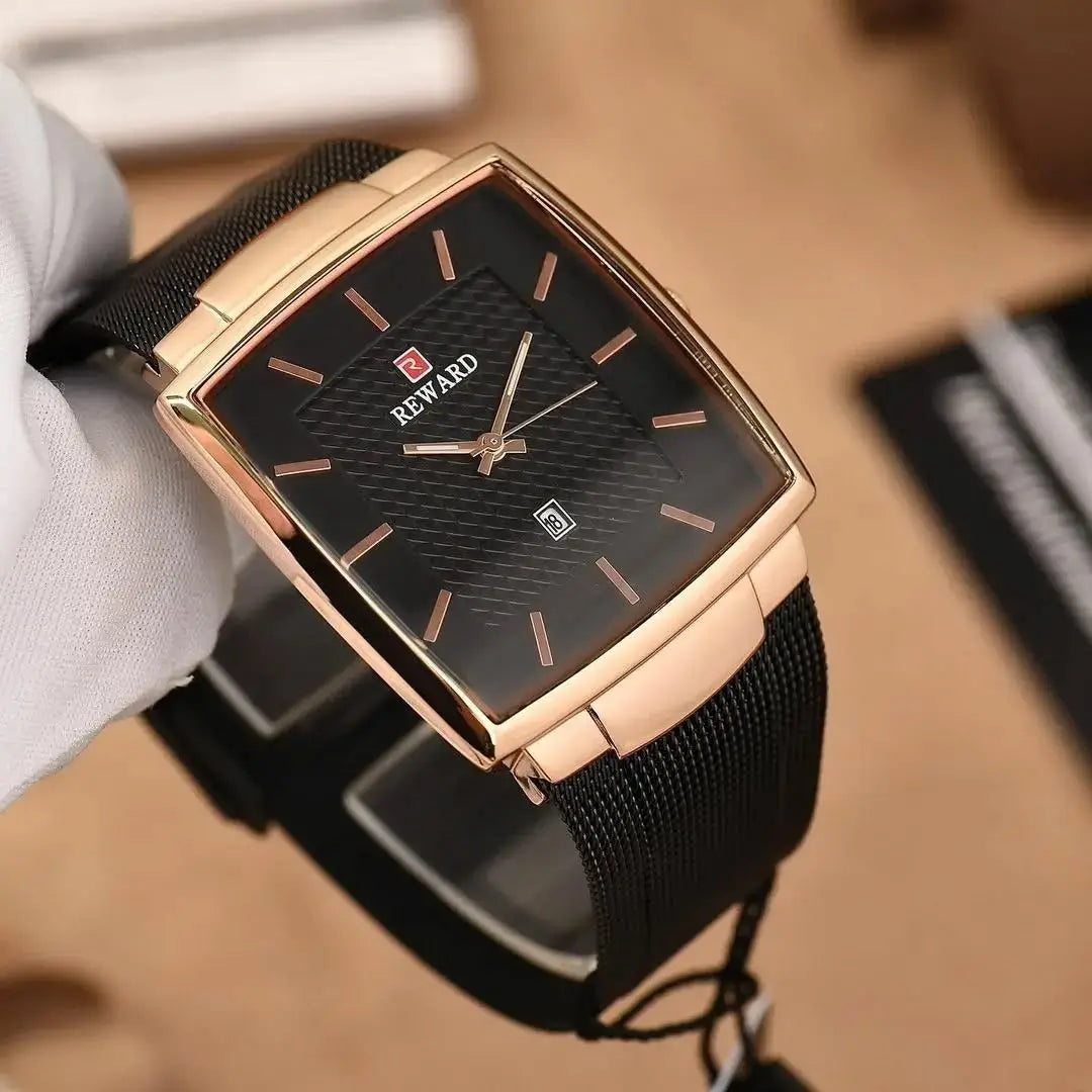 Close no mostrador preto do relógio masculino Reward VIP Monaco Date com caixa em bronze e detalhes refinados