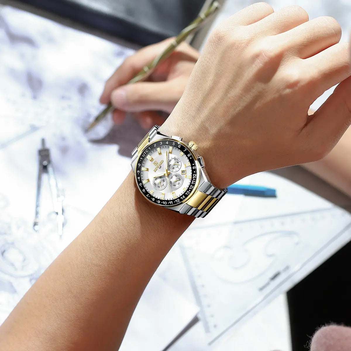 Relógio casual masculino bicolor Reward VIP Navigator Master utilizado no pulso