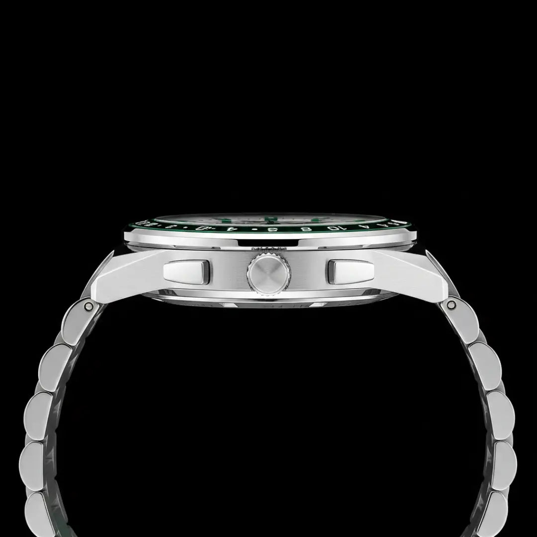 Relógio casual masculino prata Navigator Master 44mm visto da lateral com detaque dos botões cronógrafo e coroa