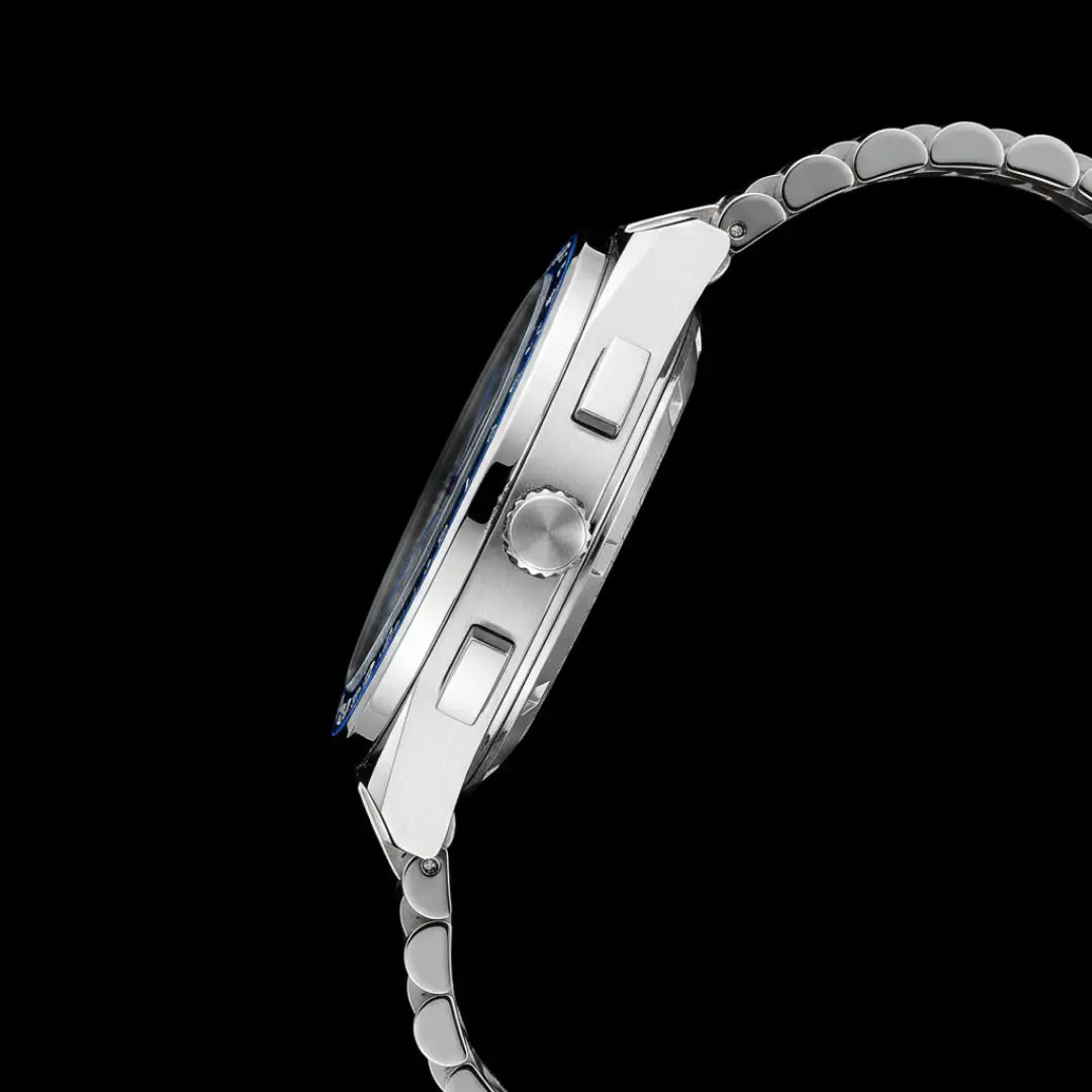 Relógio casual masculino prata Navigator Master 44mm visto da lateral da caixa