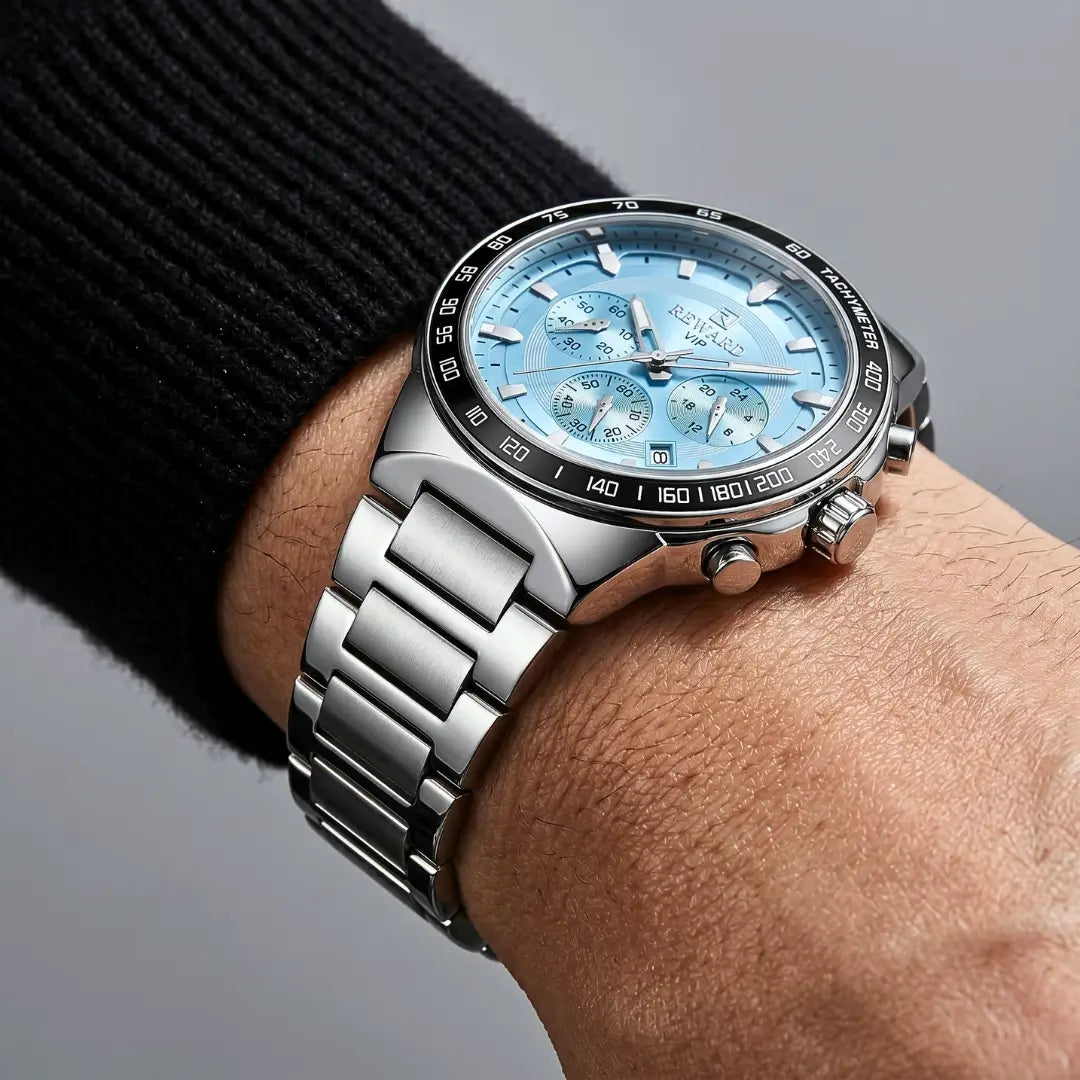 Relógio casual masculino prata com mostrador azul Reward VIP Magnus 45mm visto sob o pulso