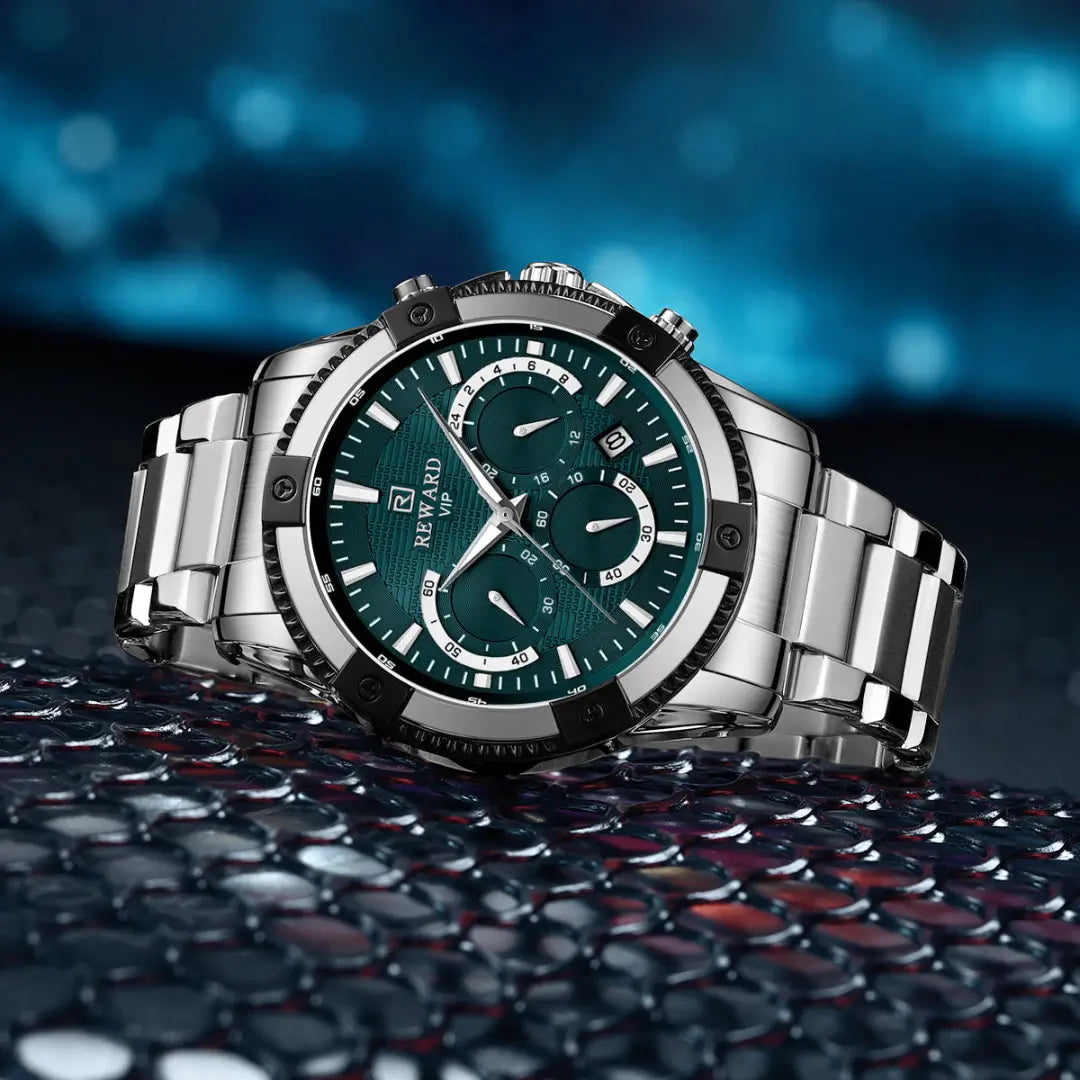 Relógio casual masculino prata Reward VIP Vanguard com close no cristal mineral destacando a qualidade e brilho do relógio