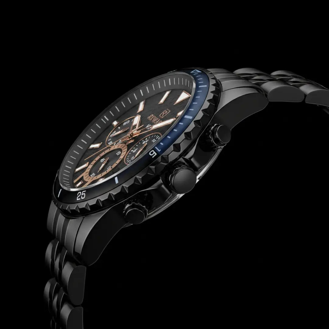 Relógio casual masculino preto com bisel canelado Reward VIP Essence 45mm vista lateral com mostrador levemente visível