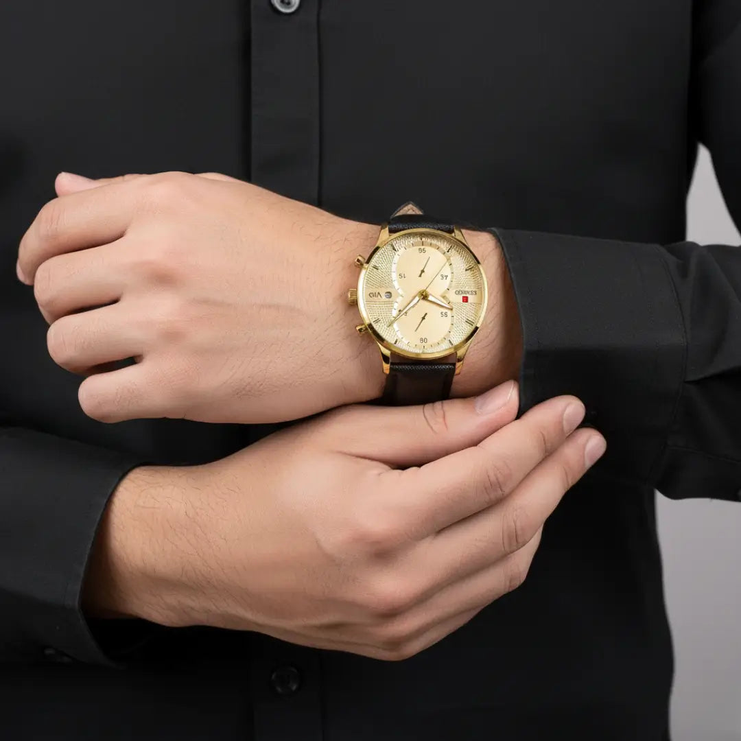 Relógio clássico masculino Reward VIP Linéar Gold no pulso, com pulseira de couro