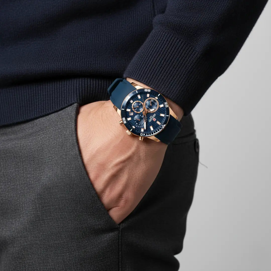 Relógio esportivo masculino azul e dourado Reward VIP Aurion Sport com pulseira de borracha e cronógrafo sob o pulso