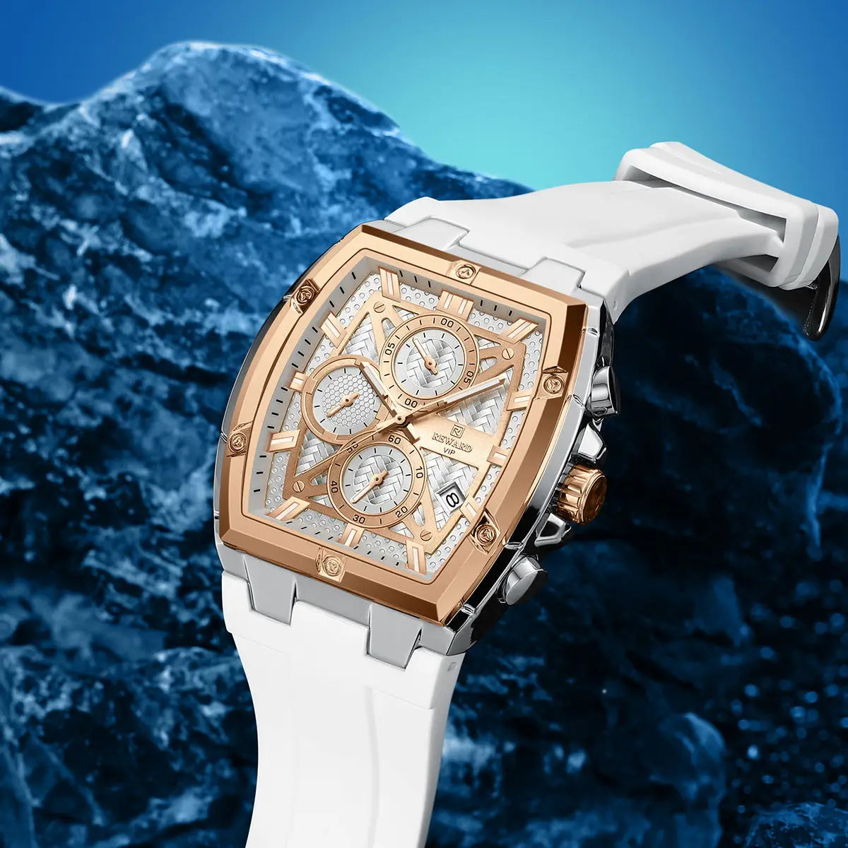 Relógio esportivo masculino branco Reward VIP Tonneau GrandMaster visto da lateral da caixa destacando seus botões e coroa junto ao brihlo do bisel ouro rosa