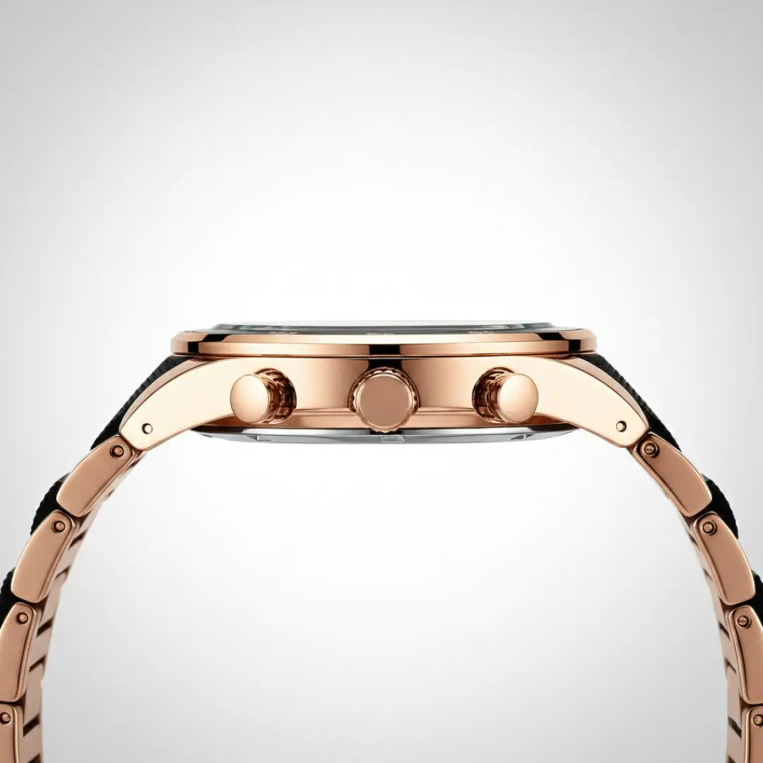 Vista lateral da caixa do relógio esportivo masculino Cronos Rose Gold, destacando o perfil e a proporção do design