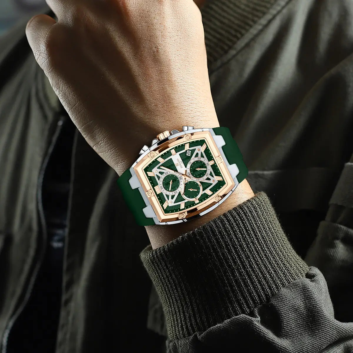 Relógio esportivo masculino verde Reward VIP GrandMaster Tonneau utlizado no pulso