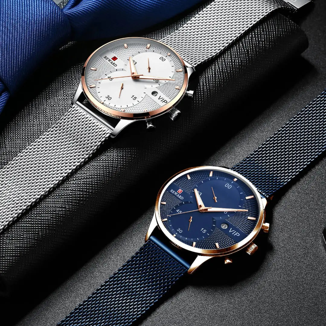 Dois modelos do relógio masculino Reward VIP Linear, um com mostrador prata e outro azul, exibindo design minimalista e acabamentos refinados lado a lado