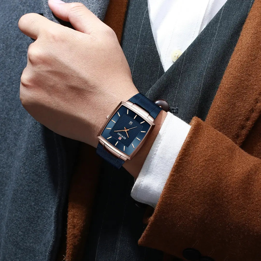Relógio masculino azul Reward VIP Monaco Date usado no pulso, com mostrador elegante e presença marcante