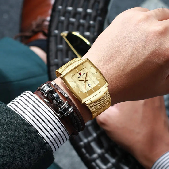 Relógio Masculino Dourado Reward VIP monaco day-date no pulso 