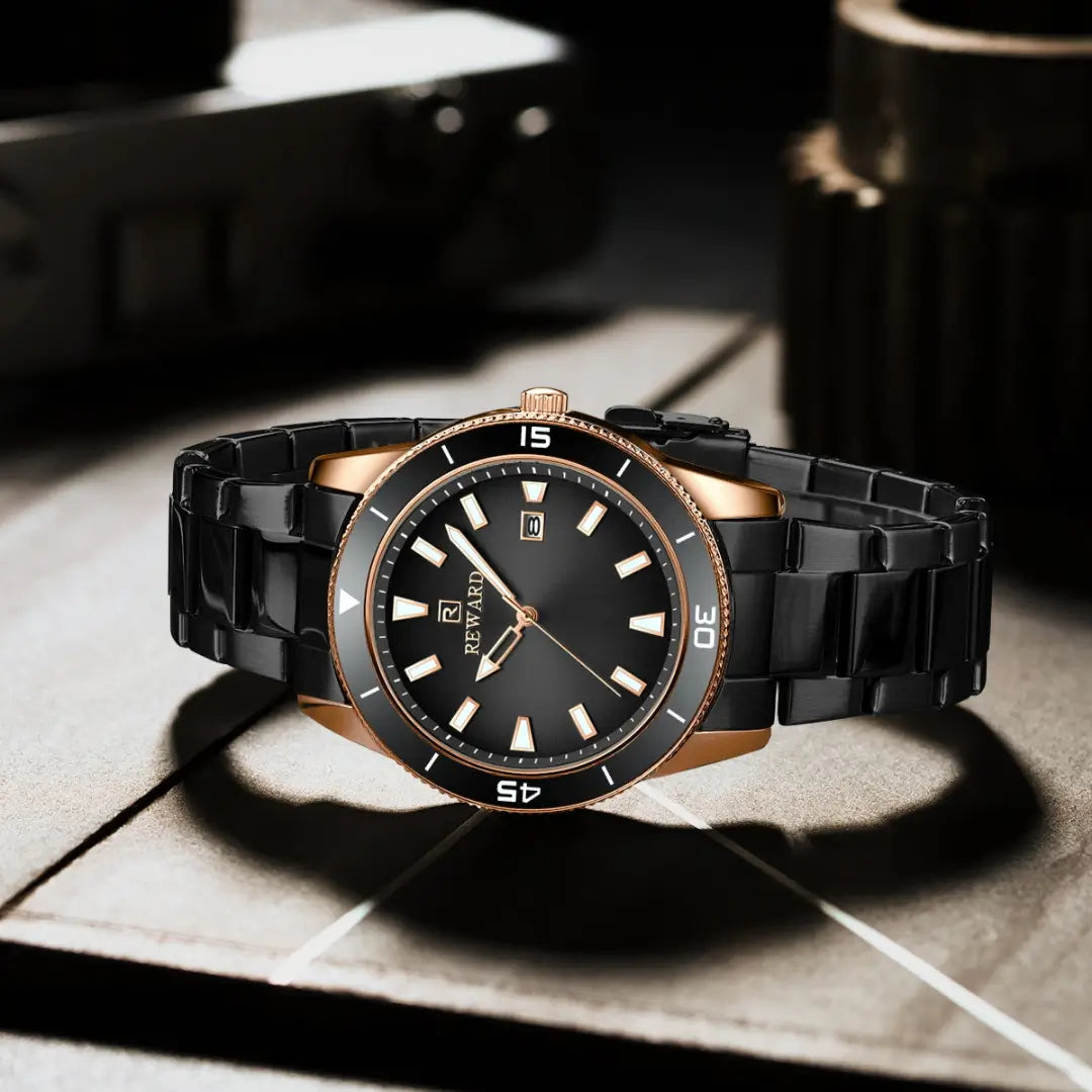 Relógio masculino preto com detalhes bronze Reward VIP Heritage deitado em posição horizontal, destacando caixa, mostrador e pulseira com contraste sofisticado