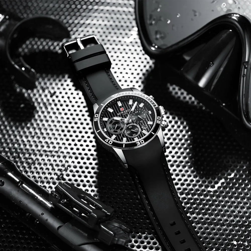 Relógio masculino preto esportivo Reward VIP Aurion com pulseira aberta, destacando o design ergonômico, textura resistente e sistema de fecho funcional
