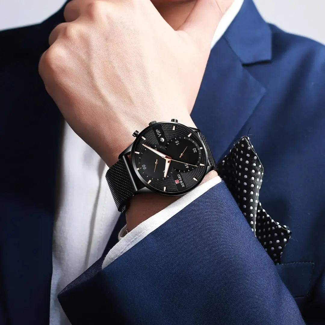 homem de terno elegante usando relógio masculino preto reward vip linéar black