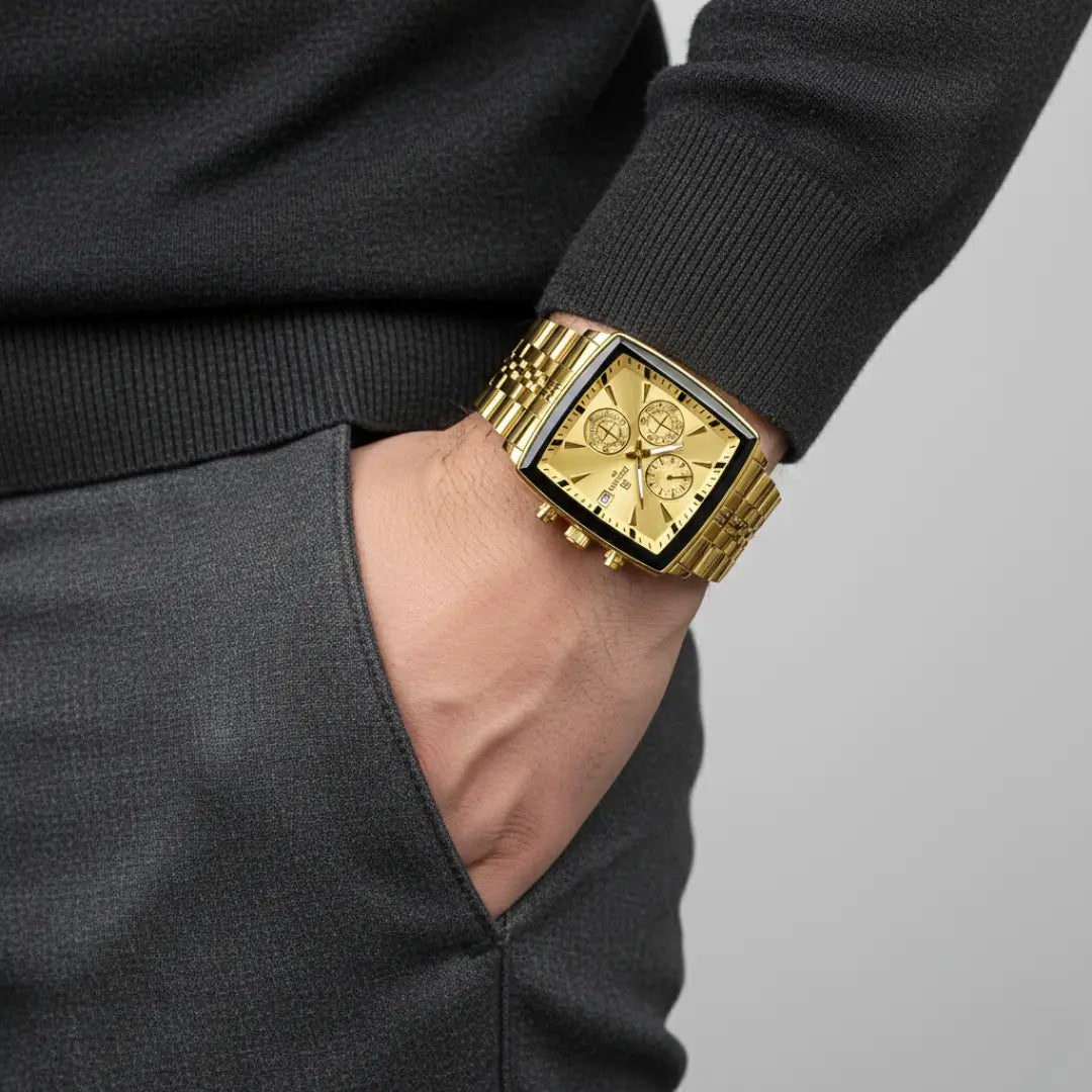 Relógio quadrado masculino dourado de perfil social Monaco Chronograph 40mm sob o pulso