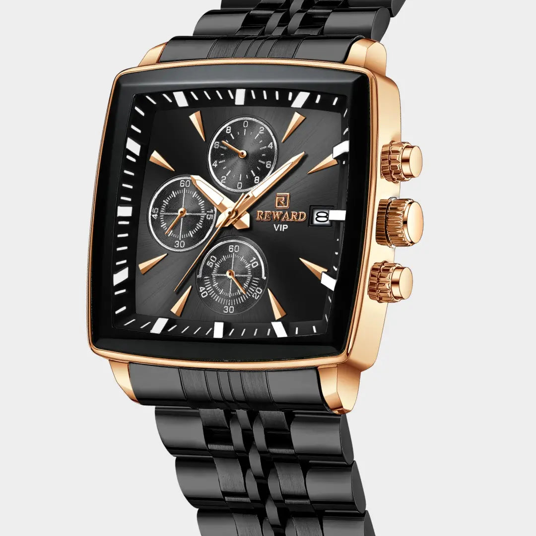 Relógio quadrado masculino preto de perfil social Monaco Chronograph 40mm com vista do relógio em ângulo de 3/4