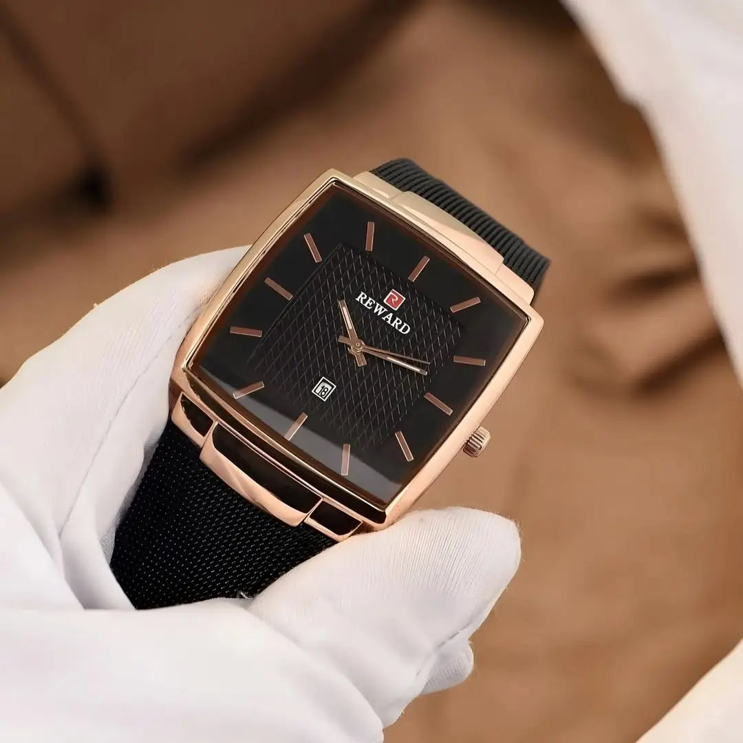 Relógio quadrado masculino social preto com caixa rose gold modelo Monaco Date vista do mostrador