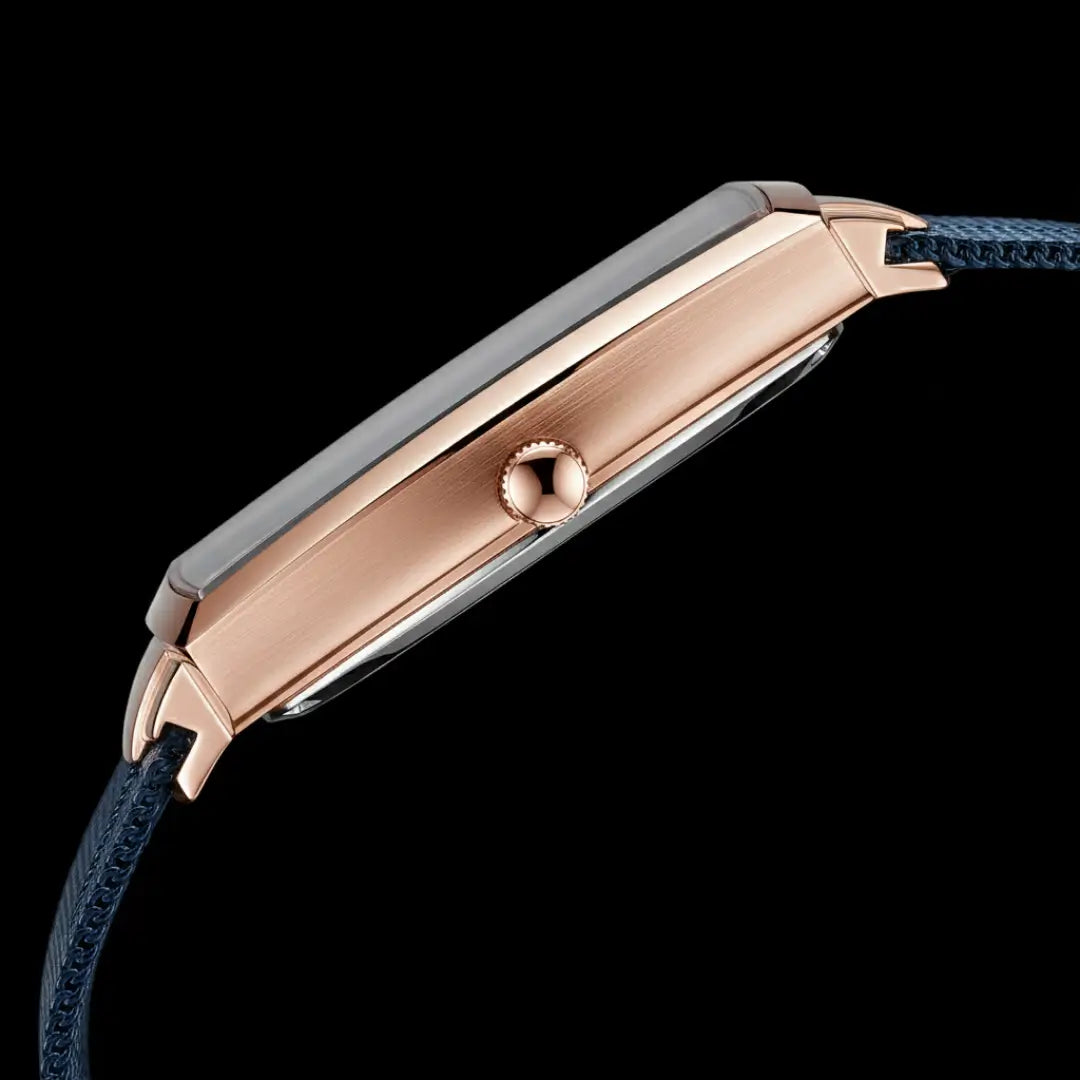 Relógio quadrado masculino social Monaco Date 37mm azul com vista da caixa lateral no tom rose gold